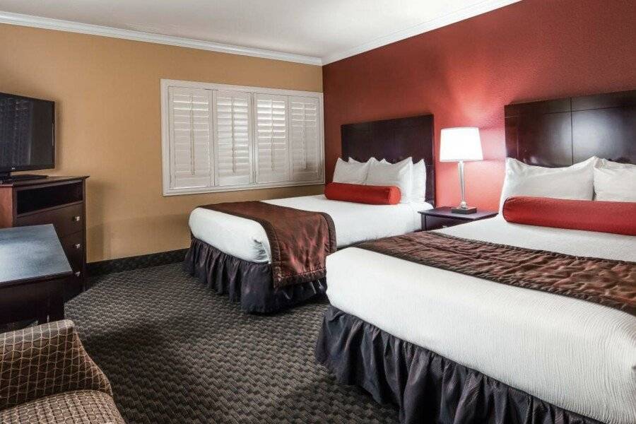 Best Western Plus Casino Royale - Center Strip hotel bedroom