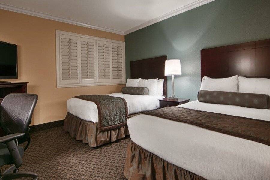 Best Western Plus Casino Royale - Center Strip hotel bedroom