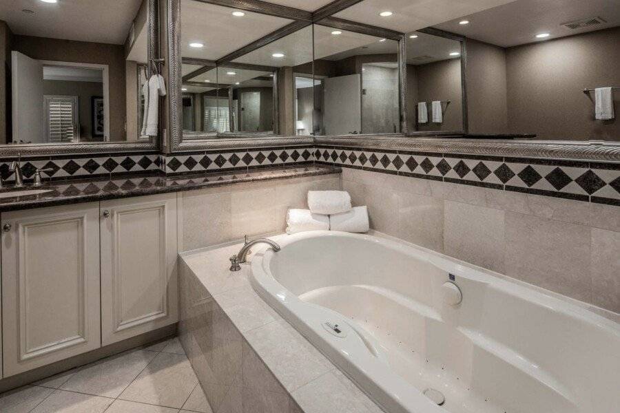 Best Western Plus Casino Royale - Center Strip bathtub