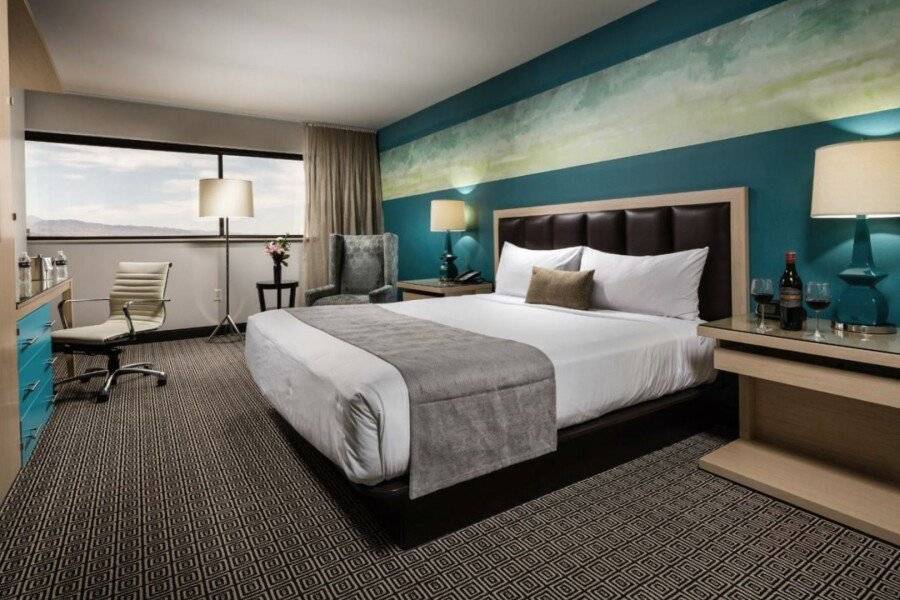 Downtown Grand Hotel & Casino hotel bedroom