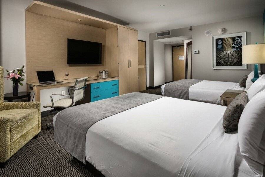 Downtown Grand Hotel & Casino hotel bedroom