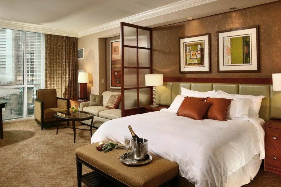 Luxury Suites International at The Signature hotel bedroom