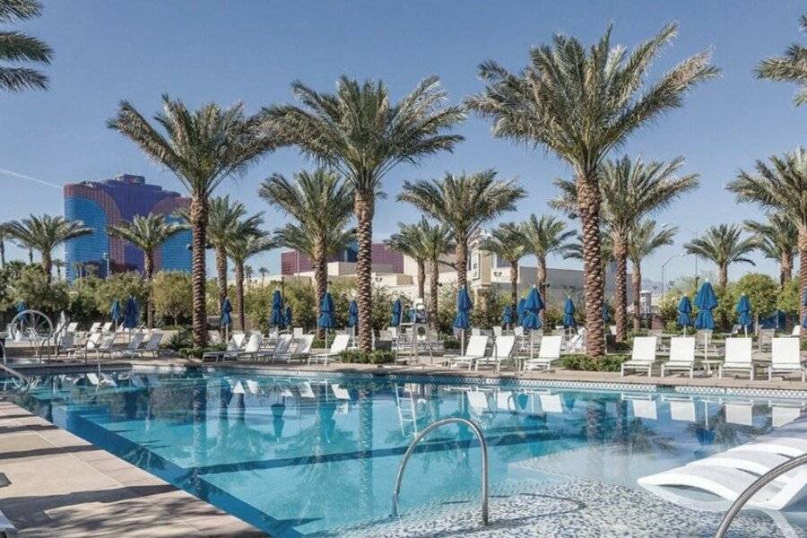 Club Wyndham Desert Blue outdoor pool