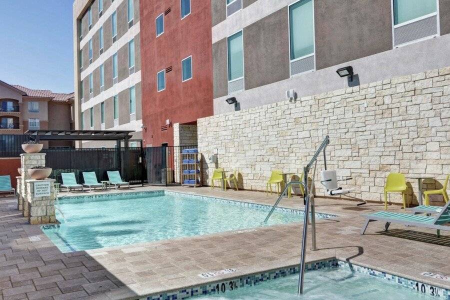 Home2 Suites By Hilton Las Vegas Strip South outdoor pool