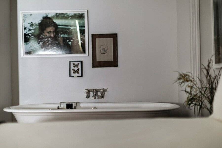 NoMad bathtub,