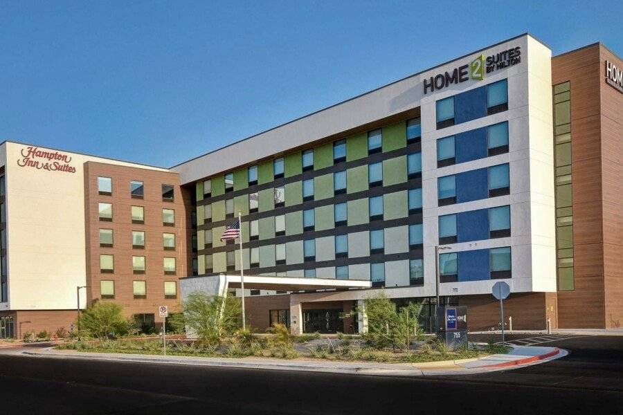 Hampton Inn & Suites Convention Center - No Resort Fee facade