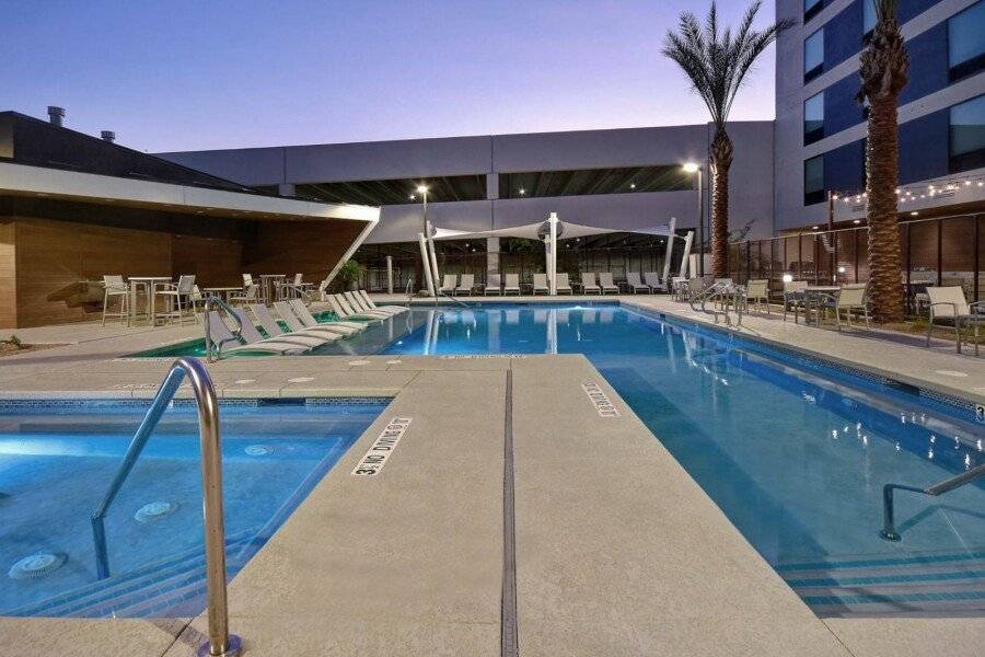 Hampton Inn & Suites Convention Center - No Resort Fee outdoor pool,spa