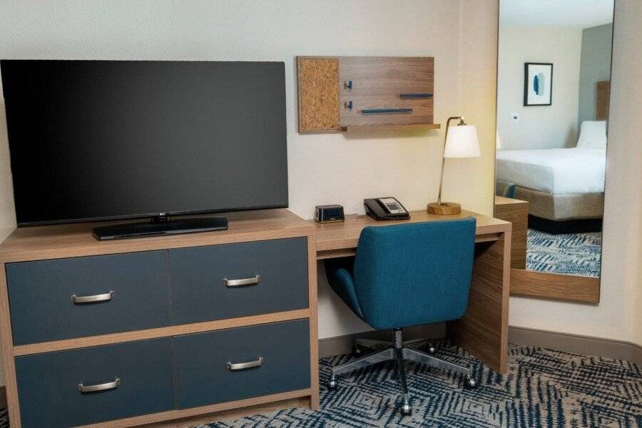 Candlewood Suites - - E Tropicana, an IHG Hotel hotel bedroom