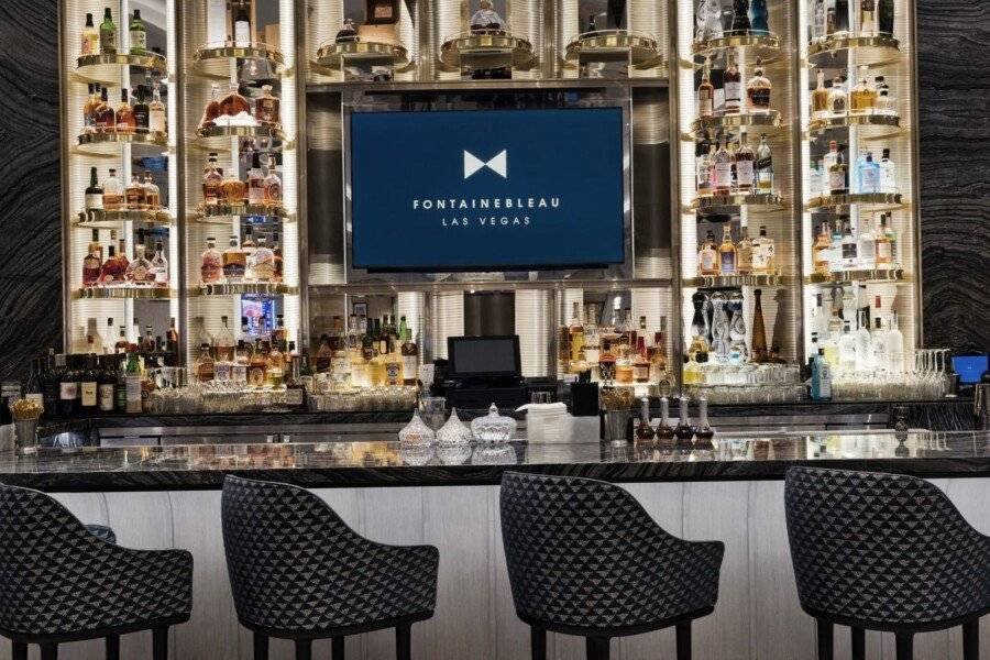 Fontainebleau bar