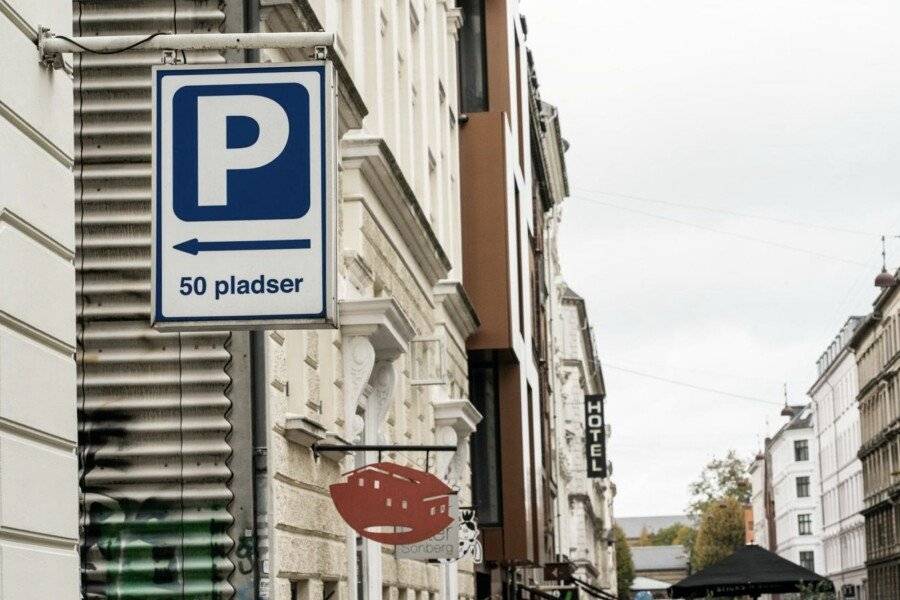 Ibsens Hotel parking,