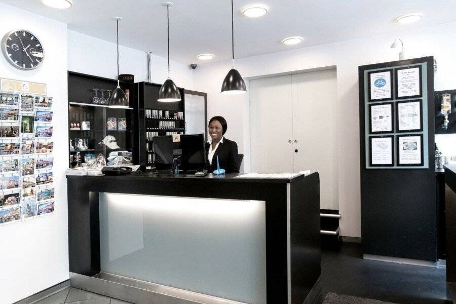 Go Hotel Ansgar front desk, lobby, concierge