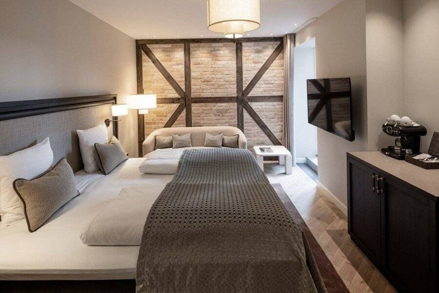 Ascot Hotel hotel bedroom