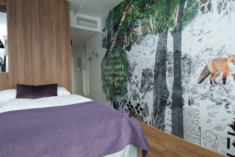 Scandic hotel bedroom