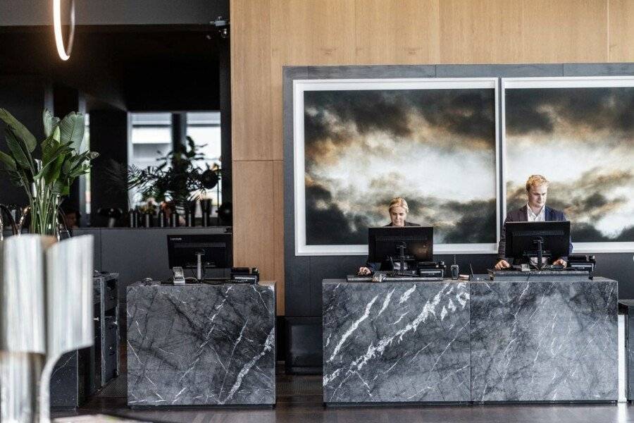 Clarion Hotel Airport front desk,lobby