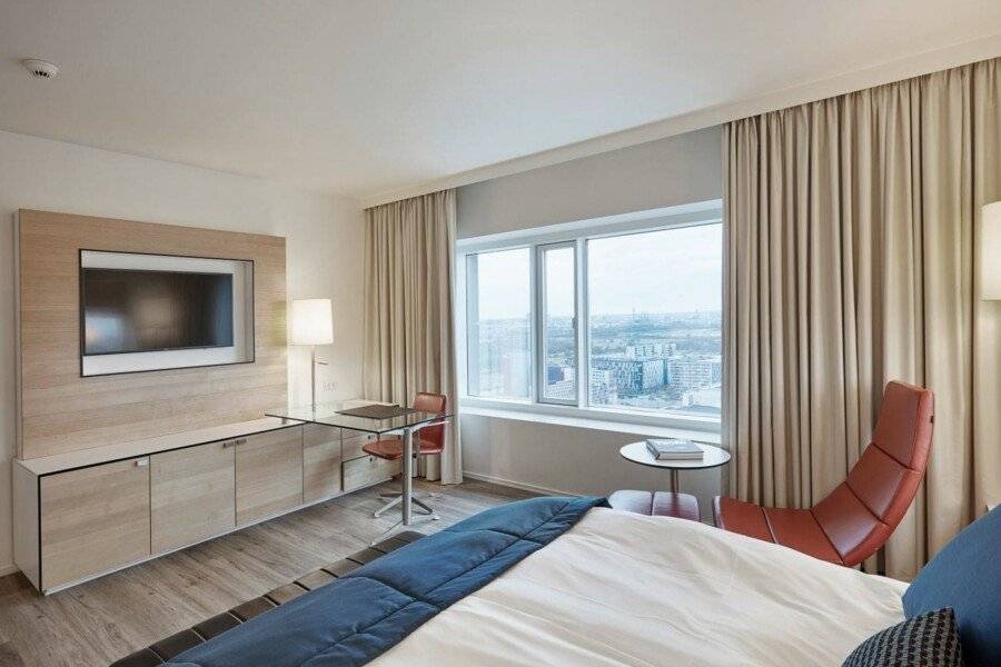 Crowne Plaza Towers, an IHG Hotel hotel bedroom