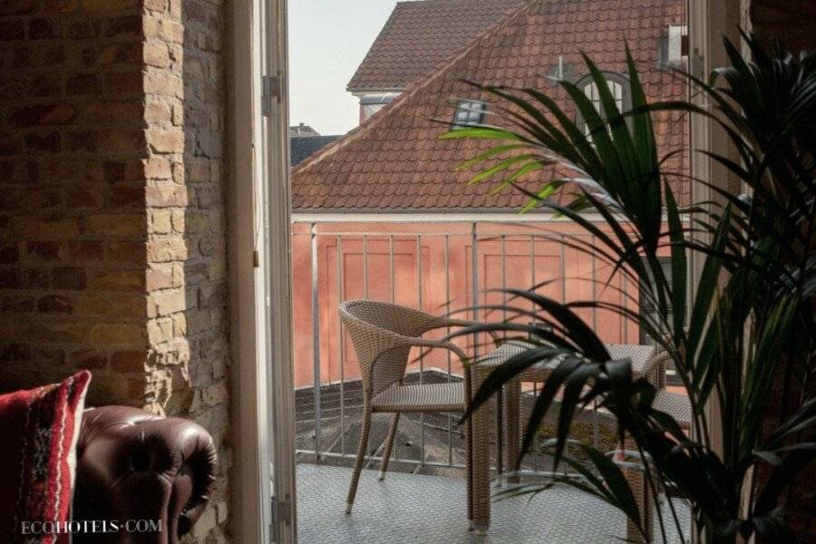 Babette Guldsmeden balcony