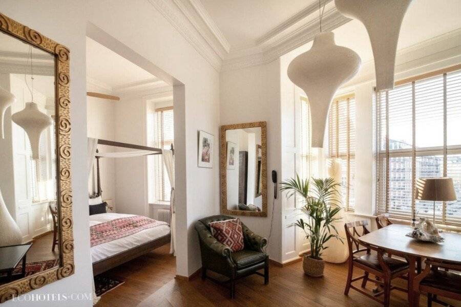 Babette Guldsmeden hotel bedroom