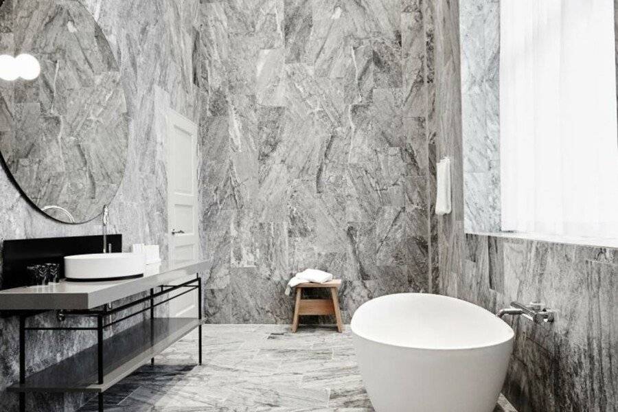 Nobis Hotel, a Member of Design Hotels™ bathtub