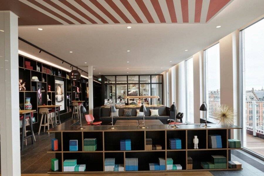 citizenM Radhuspladsen lobby