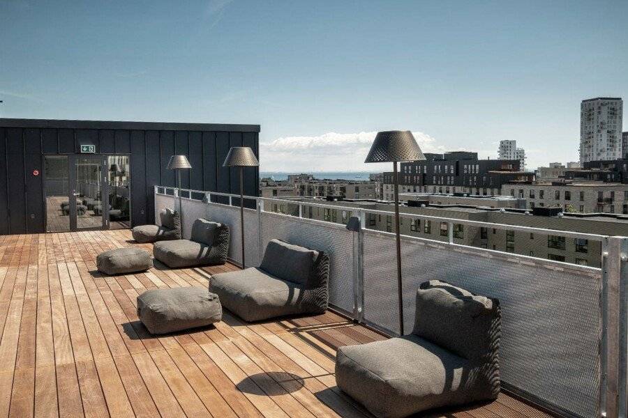 Go Hotel City rooftop pool