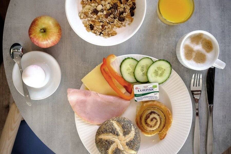 Go Hotel City breakfast