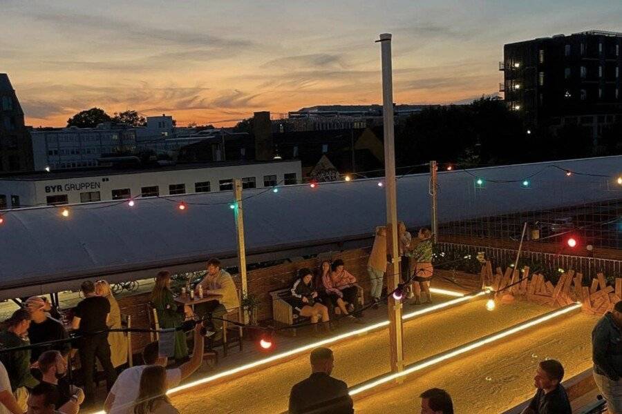 Urban Camper Hostel & Bar rooftop pool,bar