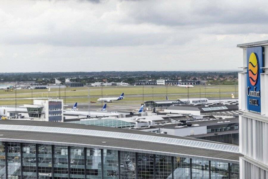 Comfort Hotel Copenhagen Airport airport,hotel facade