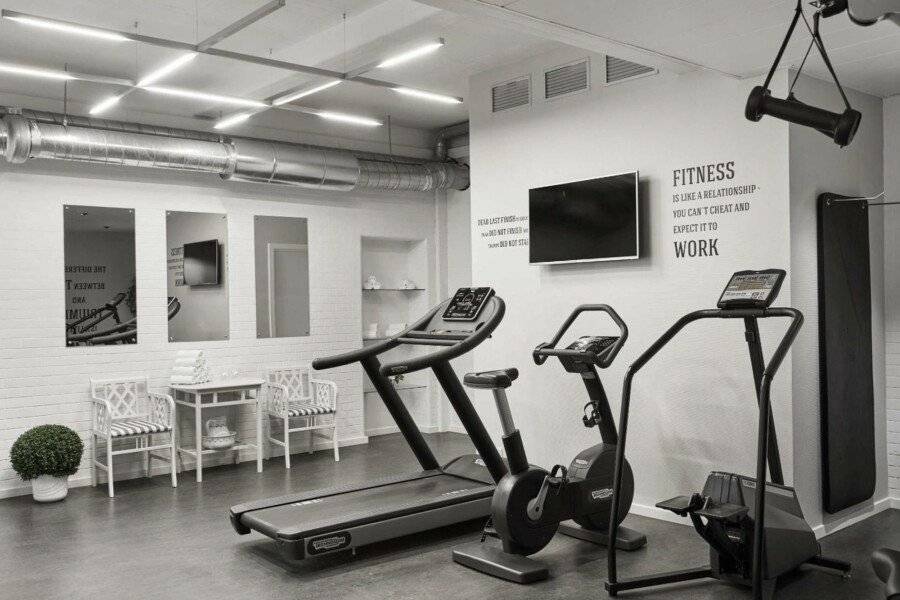 WIDE Hotel fitness centre