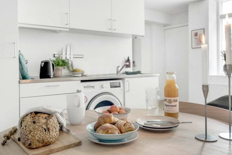 STUDIO1A Hotel Apartments kitchen, breakfast