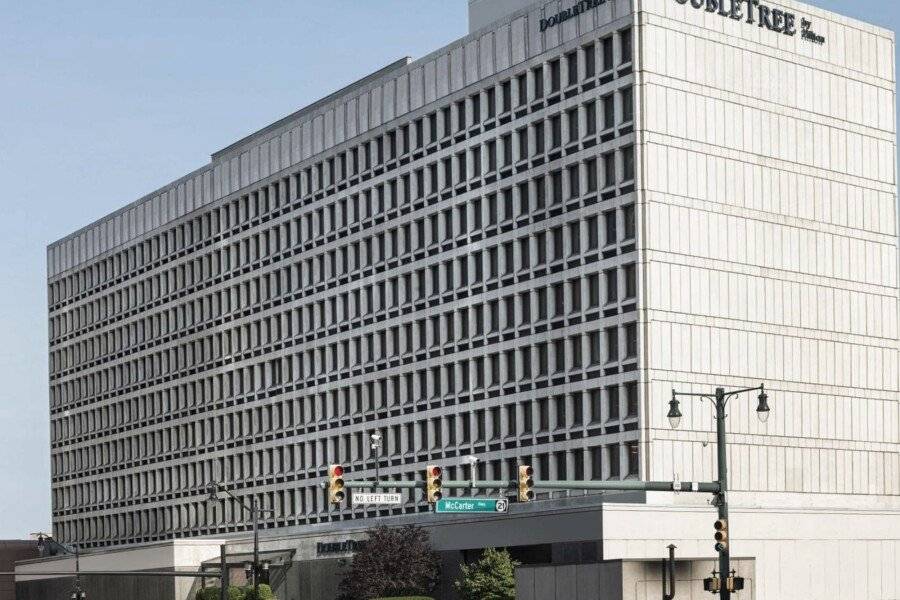 DoubleTree by Hilton Penn Station, NJ facade