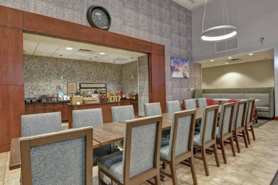 Hampton Inn & Suites-Harrison-Riverwalk conference room