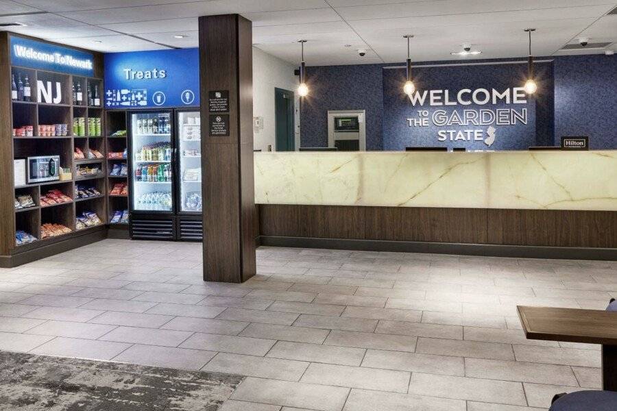 Hampton Inn Airport lobby