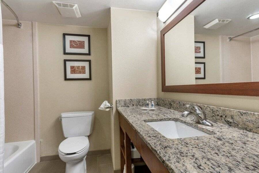 Comfort Suites - Harrison bathtub