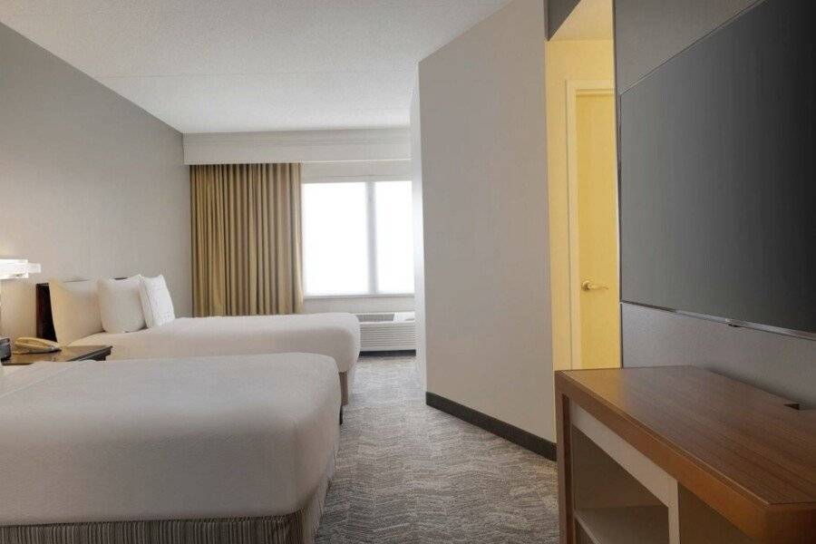 SpringHill Suites by Marriott International Airport hotel bedroom