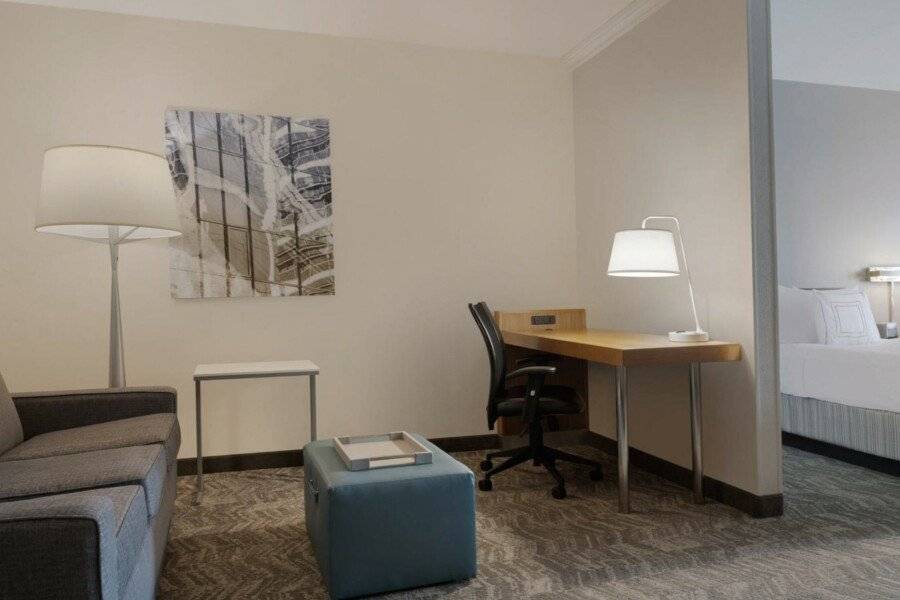 SpringHill Suites by Marriott International Airport hotel bedroom