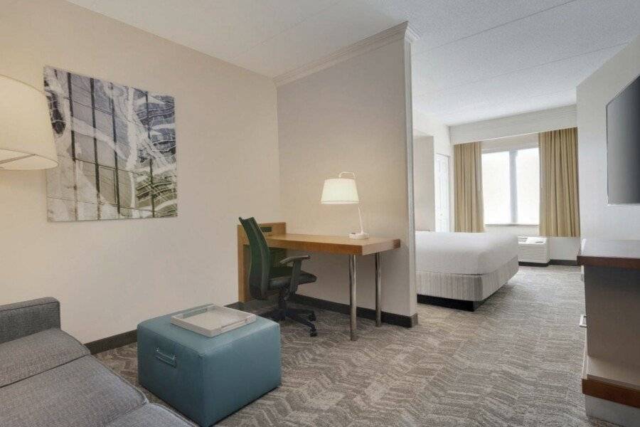 SpringHill Suites by Marriott International Airport hotel bedroom