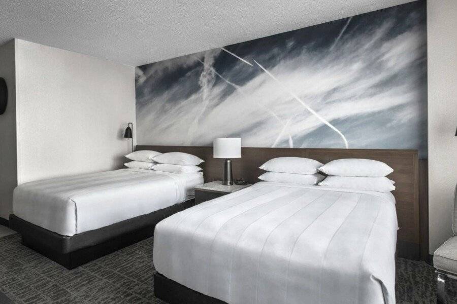 Newark Liberty International Airport Marriott hotel bedroom