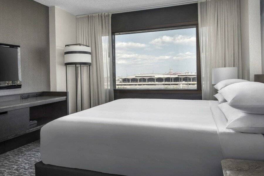 Newark Liberty International Airport Marriott hotel bedroom