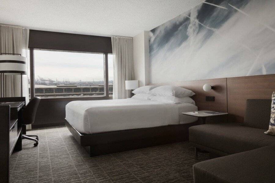 Newark Liberty International Airport Marriott hotel bedroom