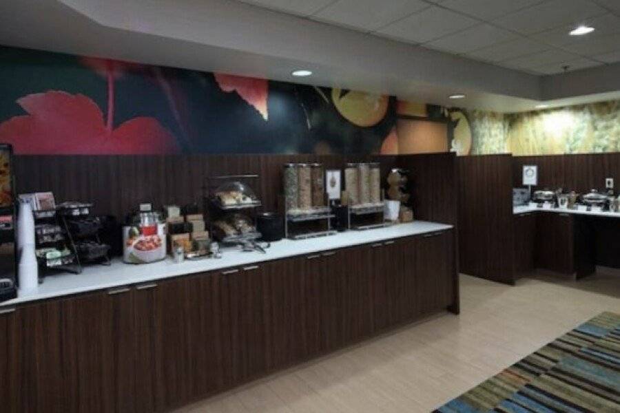 Fairfield Inn & Suites by Marriott Liberty International Airport breakfast