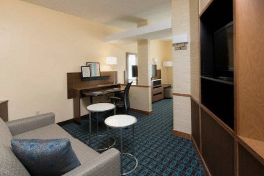 Fairfield Inn & Suites by Marriott Liberty International Airport hotel bedroom