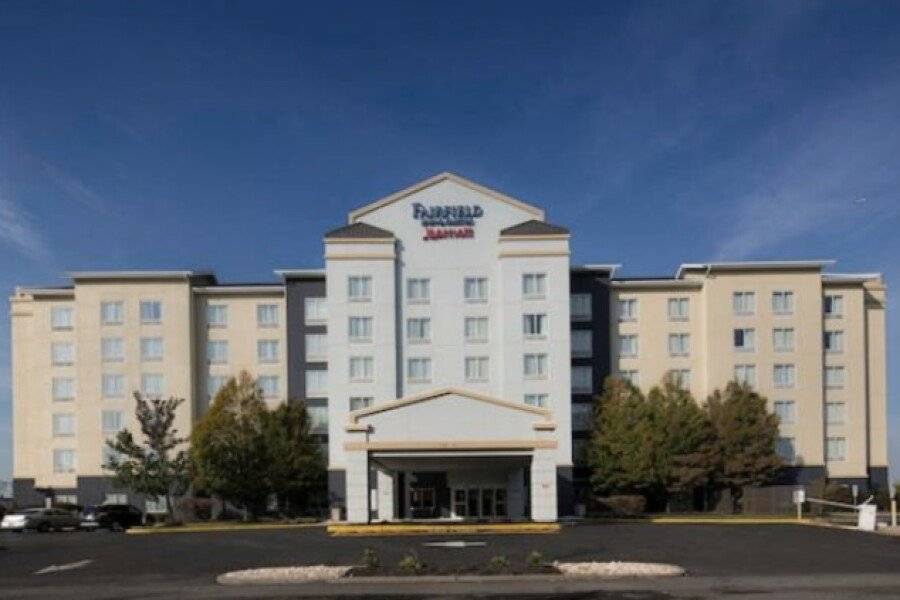 Fairfield Inn & Suites by Marriott Liberty International Airport facade