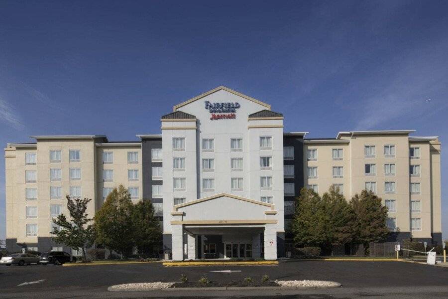 Fairfield Inn & Suites by Marriott Liberty International Airport facade