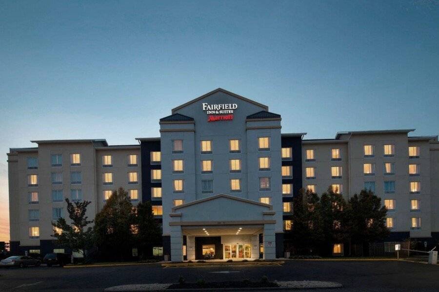 Fairfield Inn & Suites by Marriott Liberty International Airport facade