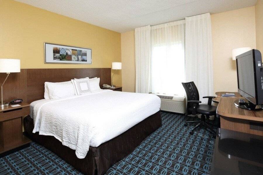 Fairfield Inn & Suites by Marriott Liberty International Airport hotel bedroom