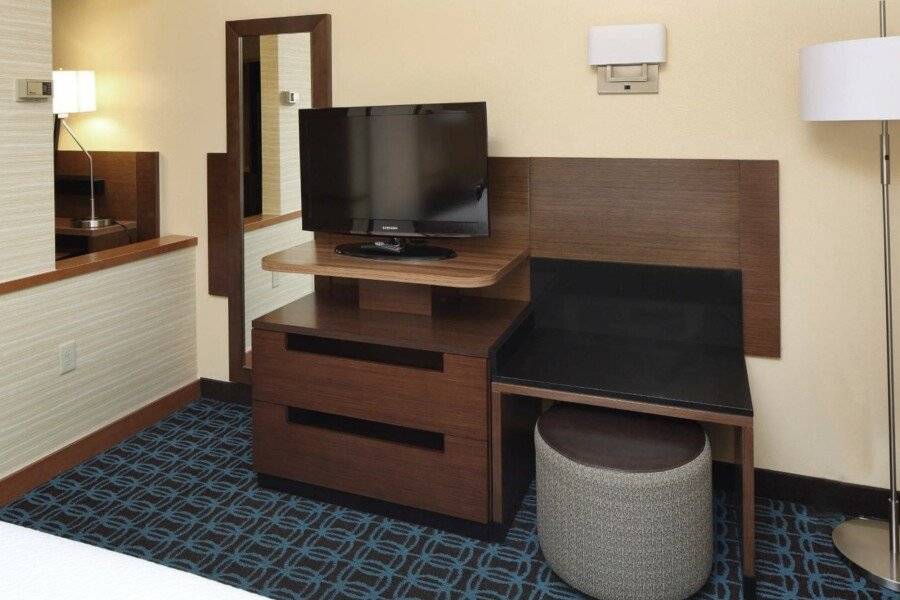 Fairfield Inn & Suites by Marriott Liberty International Airport hotel bedroom