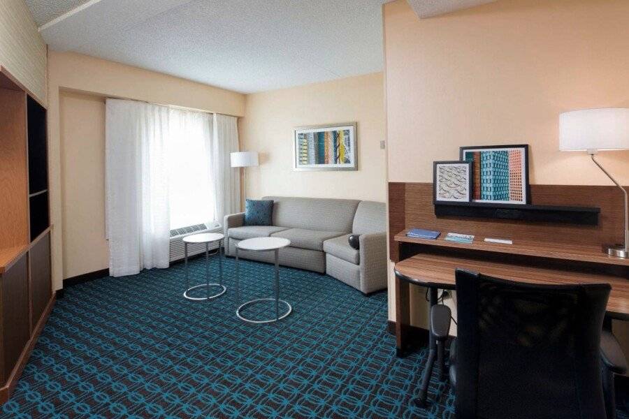 Fairfield Inn & Suites by Marriott Liberty International Airport hotel bedroom