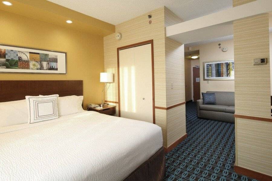 Fairfield Inn & Suites by Marriott Liberty International Airport hotel bedroom