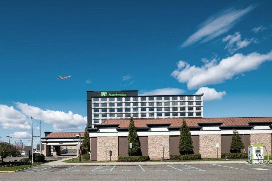 Holiday Inn International Airport facade,parking