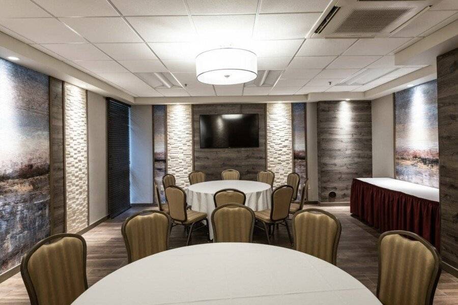 Holiday Inn International Airport conference room,meeting room,